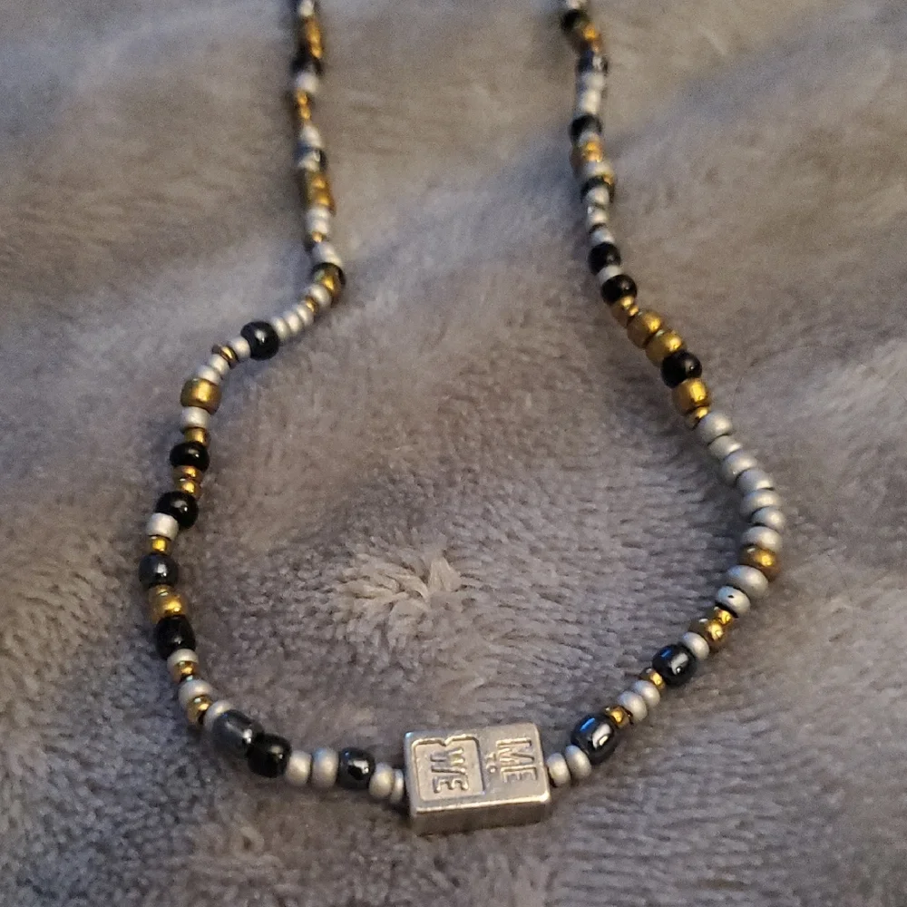Elegant Beaded Necklace in Gold and Silver